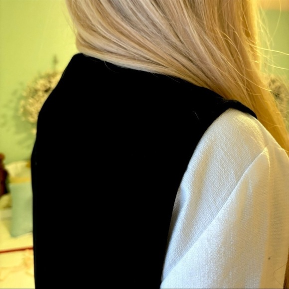 JONES NEW YORK BLACK FIGURE FLATTERING VEST OPEN SIDES IN EXCELLENT CONDITION - Picture 4 of 6